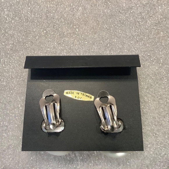 Vintage Button Clip On Earrings MOP - Agate- Sunstone Mixed Lot of 3 - Picture 3 of 12